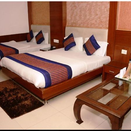 Capital O 6408 Hotel Delhi Heart New Delhi Exteriör bild