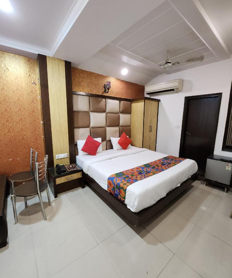 Capital O 6408 Hotel Delhi Heart New Delhi Exteriör bild