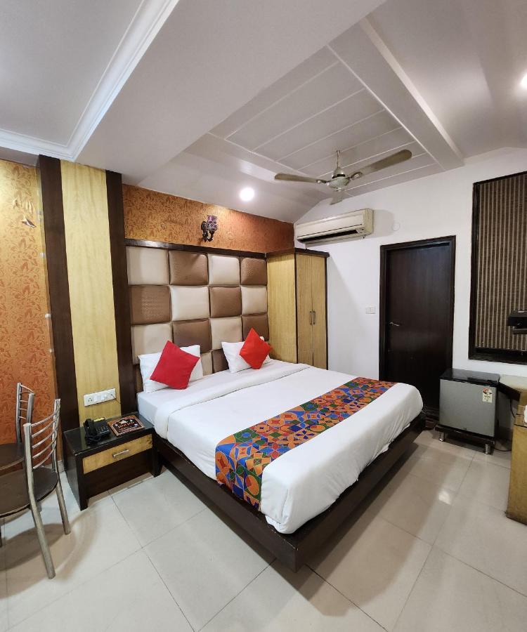 Capital O 6408 Hotel Delhi Heart New Delhi Exteriör bild