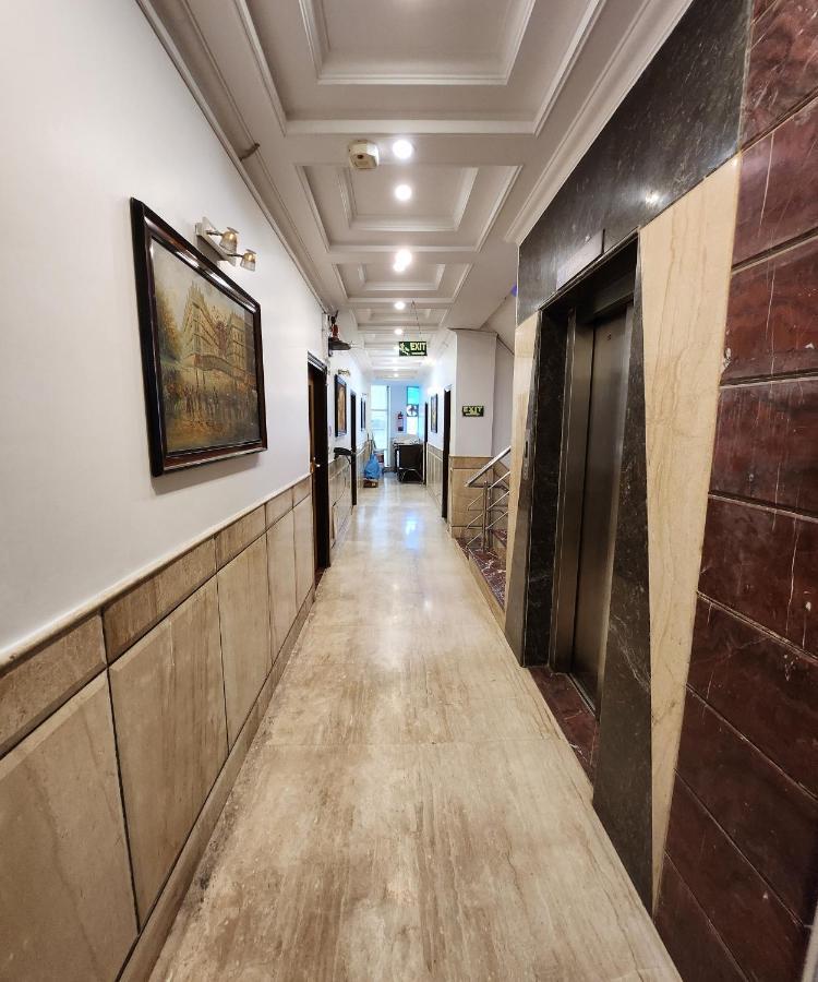 Capital O 6408 Hotel Delhi Heart New Delhi Exteriör bild