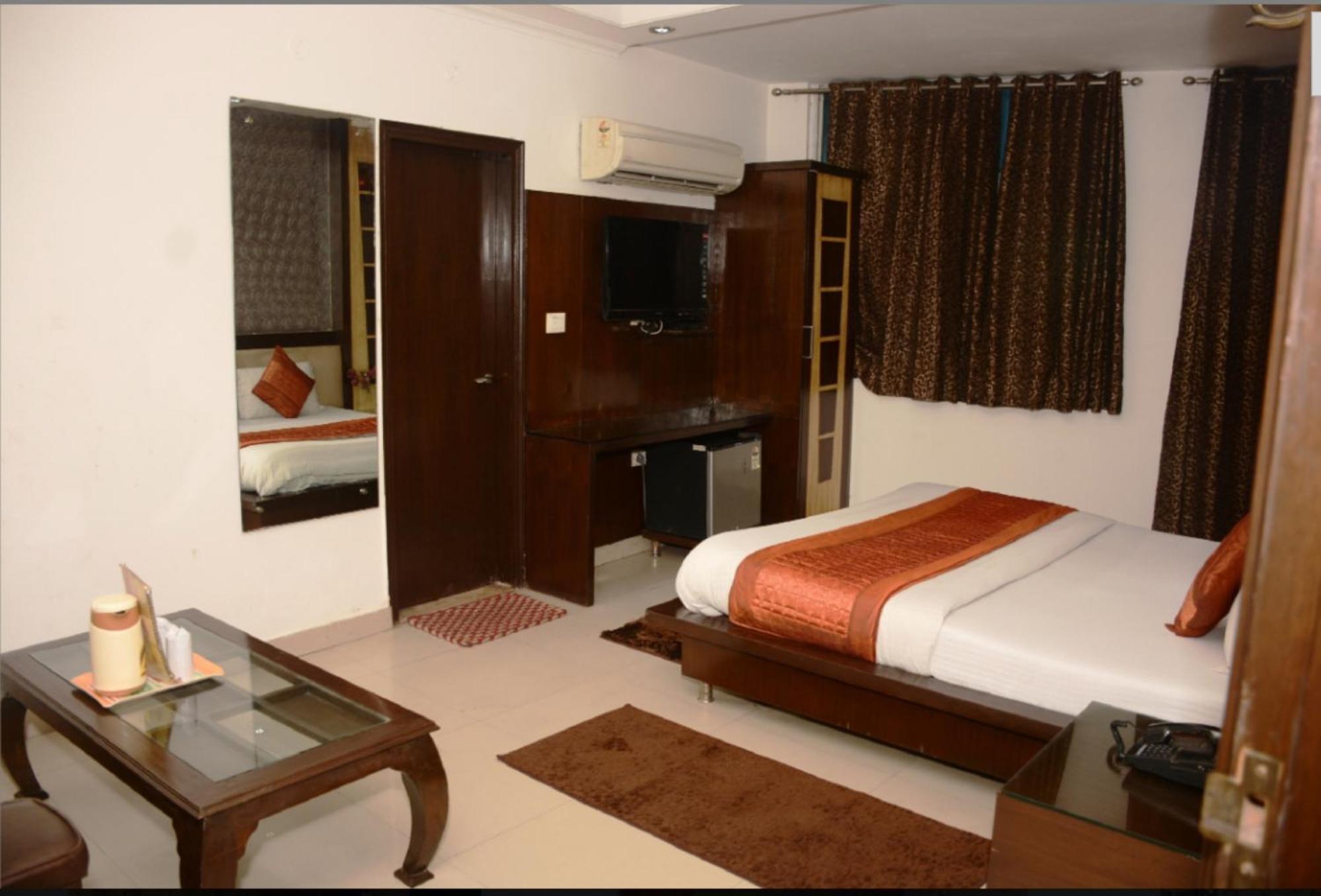 Capital O 6408 Hotel Delhi Heart New Delhi Exteriör bild