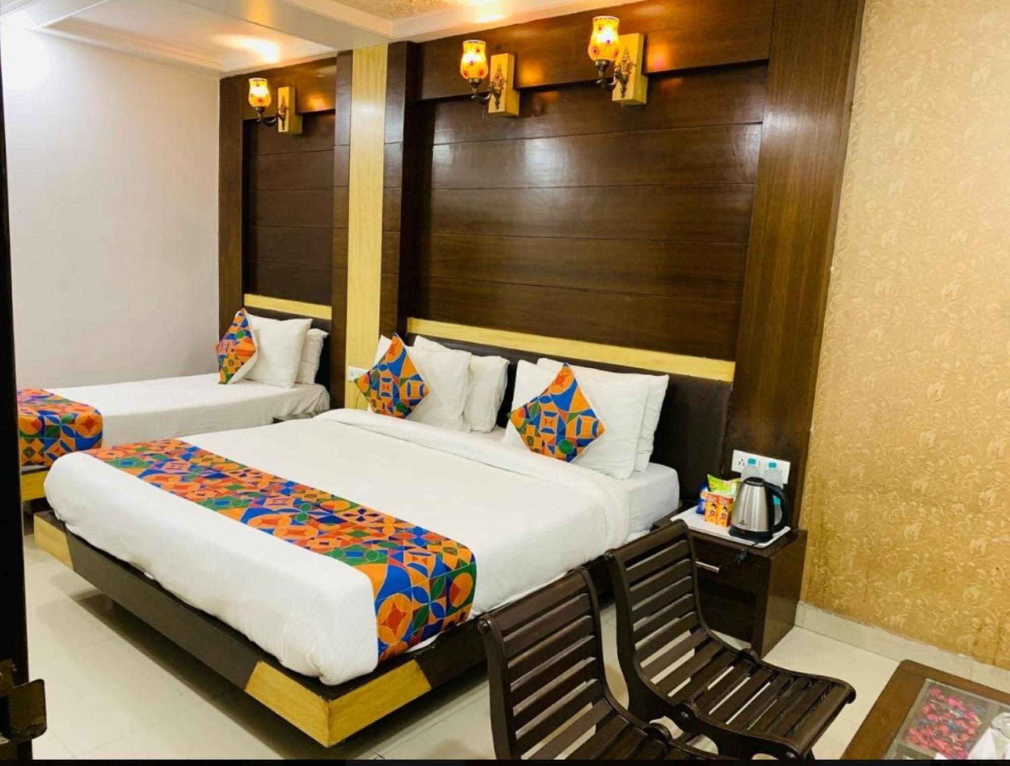 Capital O 6408 Hotel Delhi Heart New Delhi Exteriör bild