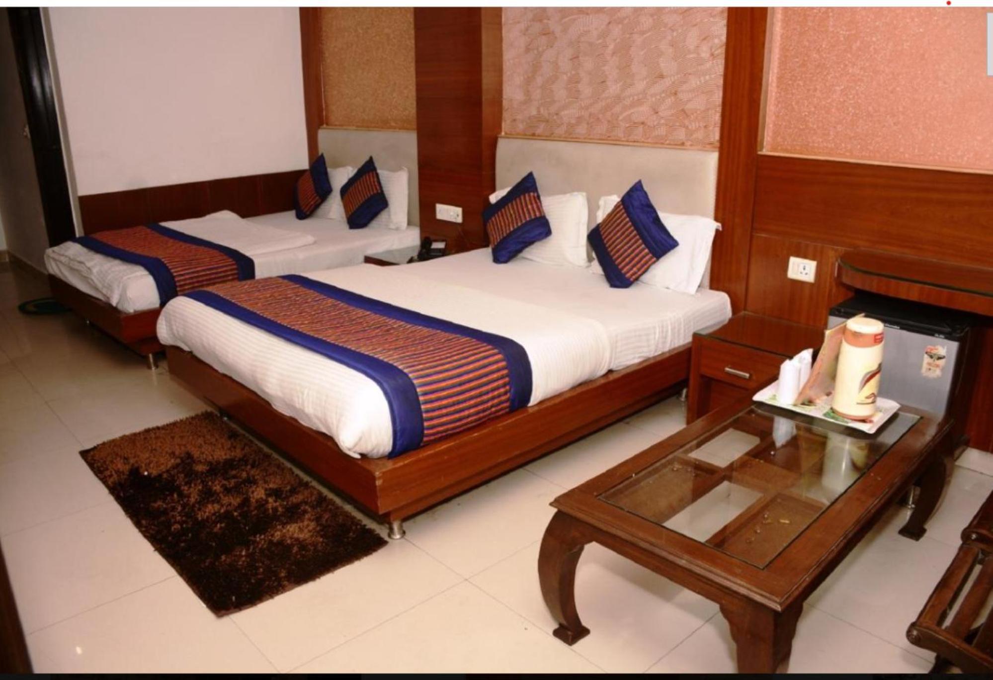 Capital O 6408 Hotel Delhi Heart New Delhi Exteriör bild