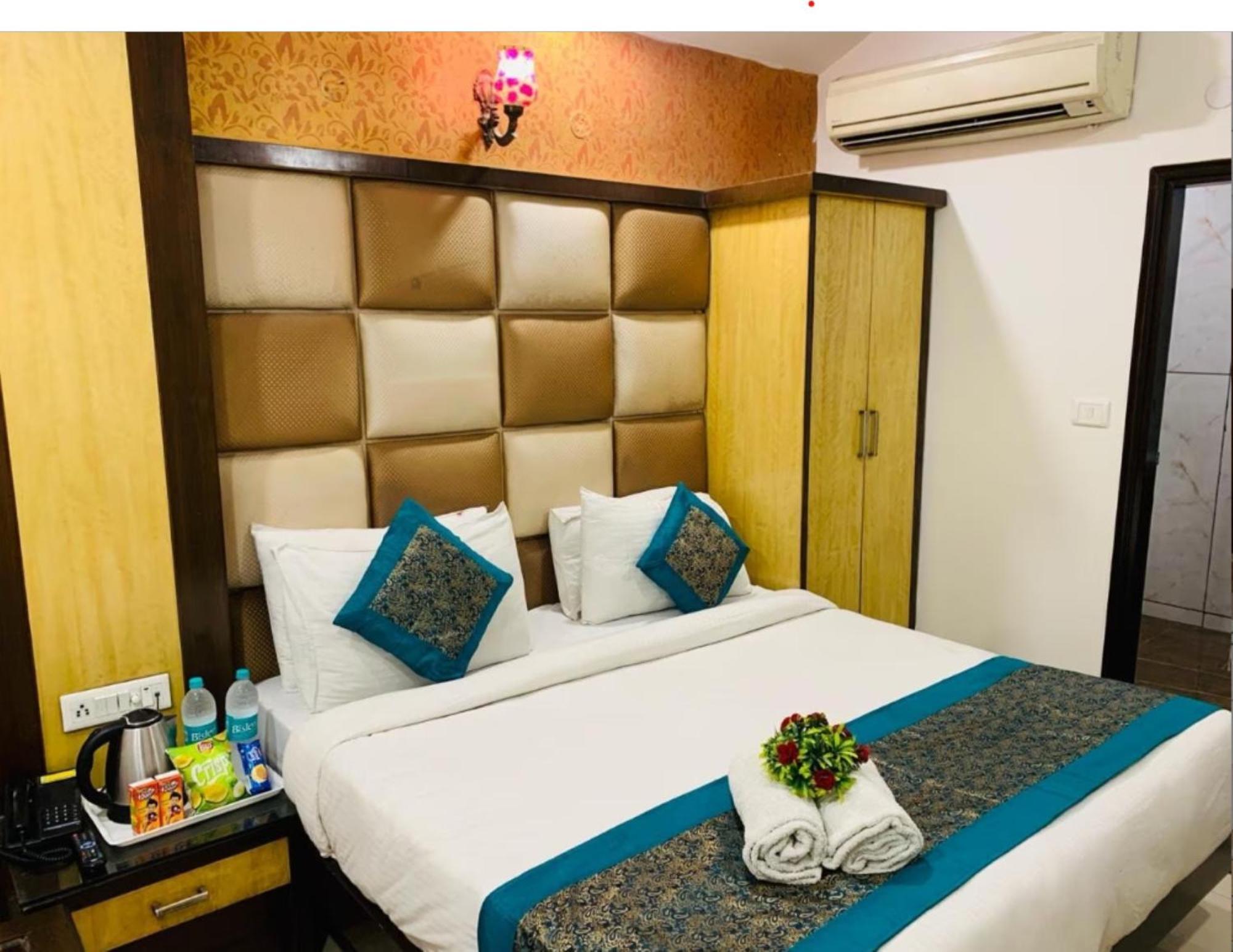 Capital O 6408 Hotel Delhi Heart New Delhi Exteriör bild