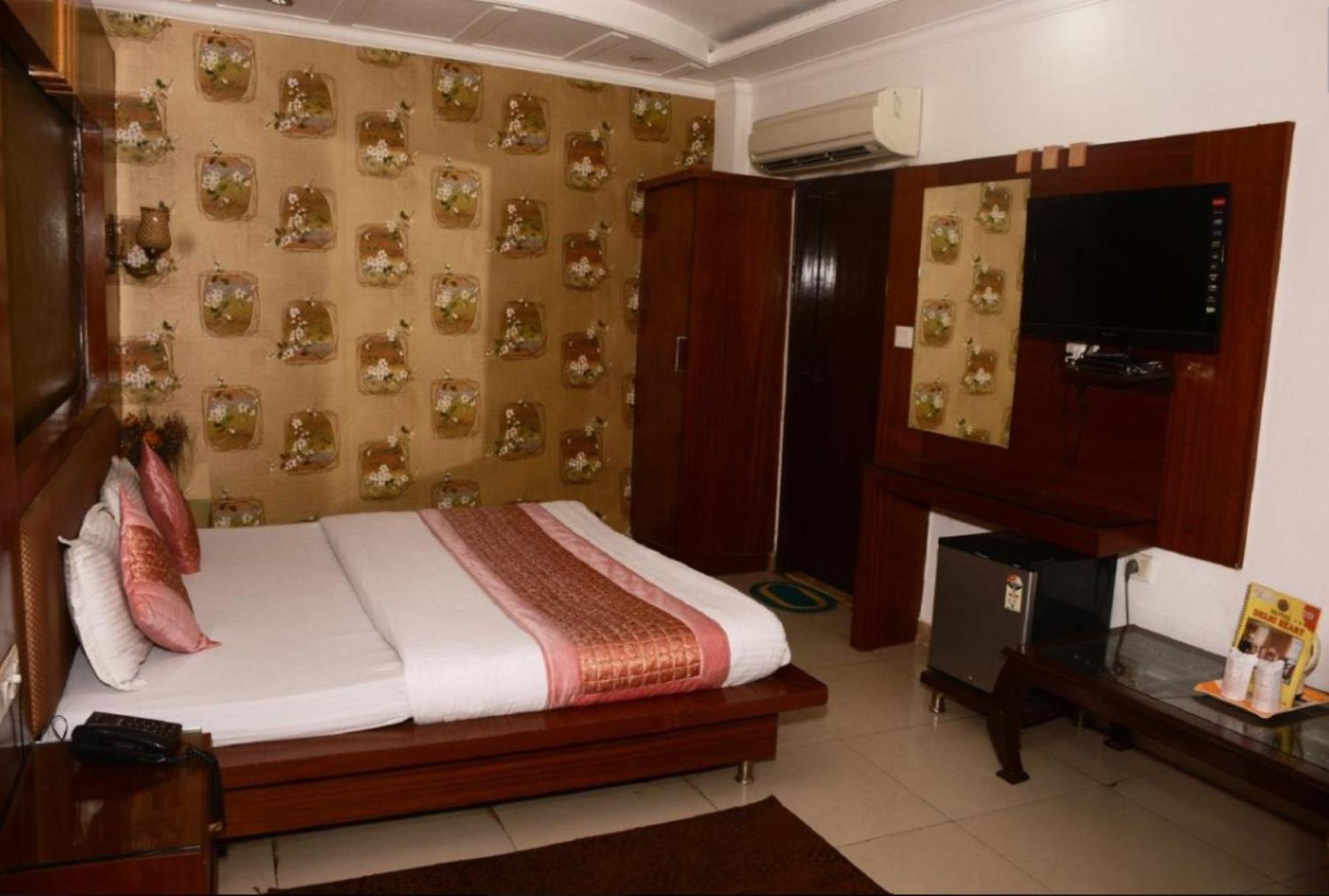 Capital O 6408 Hotel Delhi Heart New Delhi Exteriör bild