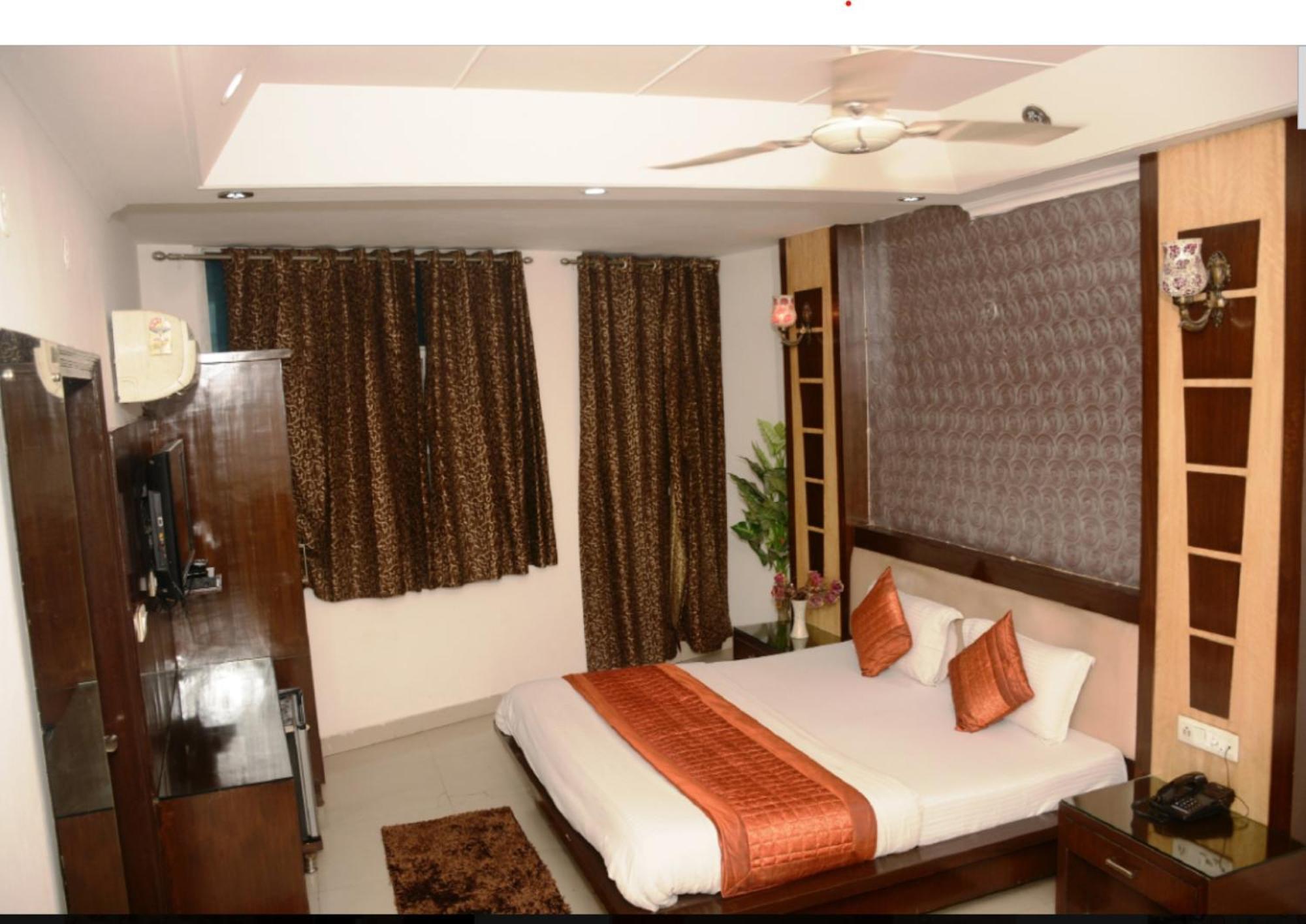 Capital O 6408 Hotel Delhi Heart New Delhi Exteriör bild