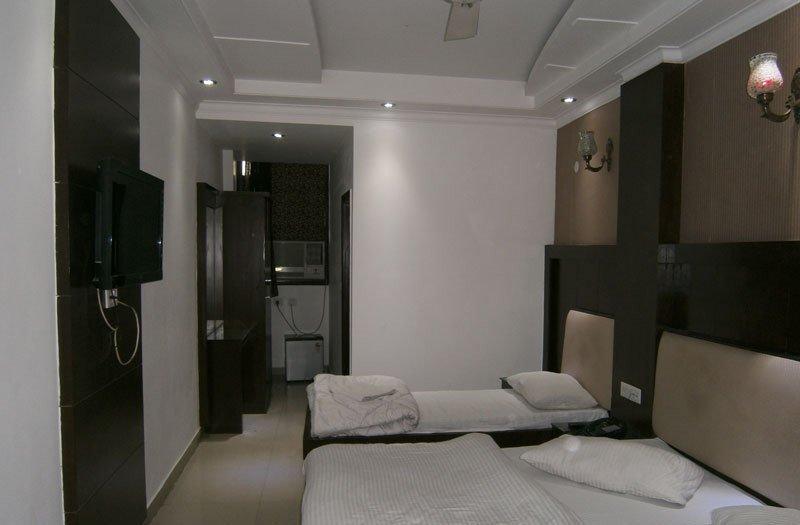 Capital O 6408 Hotel Delhi Heart New Delhi Exteriör bild