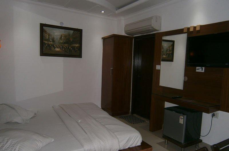 Capital O 6408 Hotel Delhi Heart New Delhi Exteriör bild