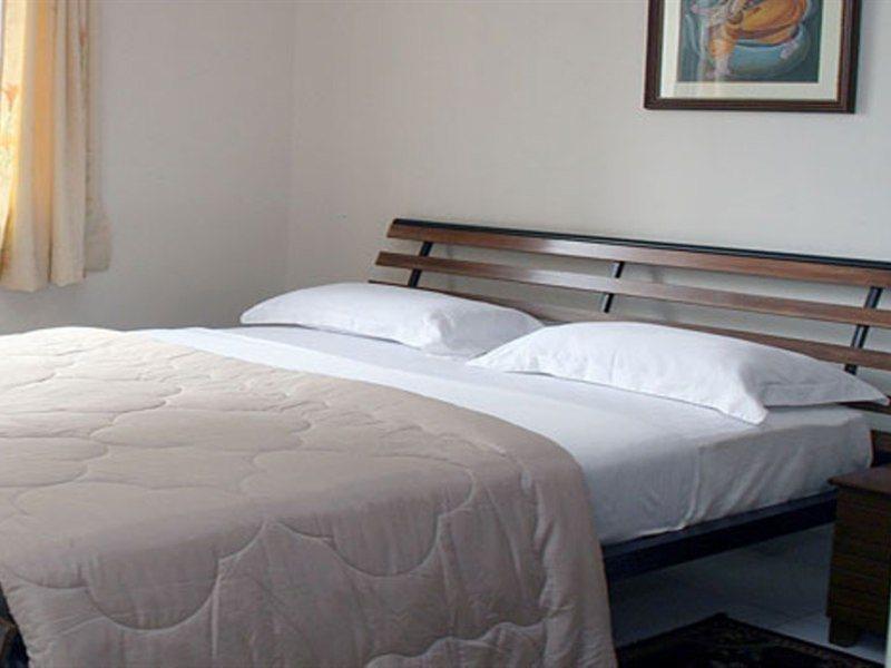 Capital O 6408 Hotel Delhi Heart New Delhi Exteriör bild