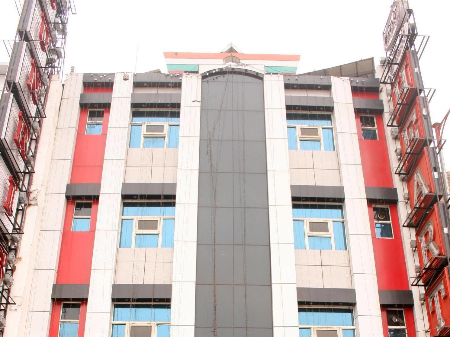 Capital O 6408 Hotel Delhi Heart New Delhi Exteriör bild