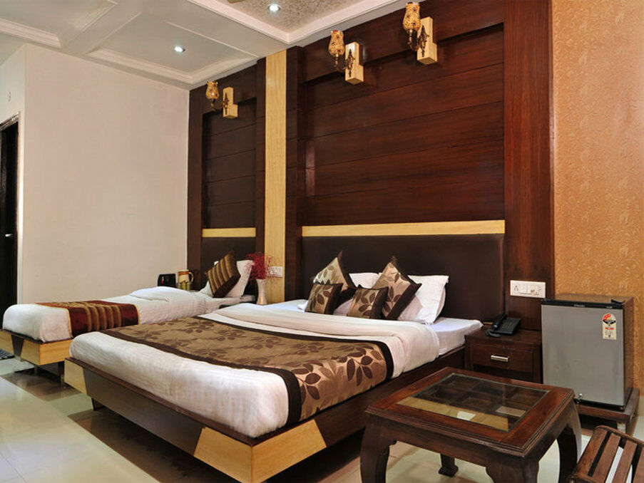 Capital O 6408 Hotel Delhi Heart New Delhi Exteriör bild